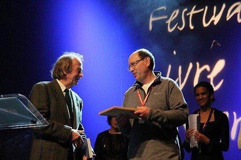 Le Prsident d'honneur du jury, Herve Jaouen,  me prsente Le Prix Henri-Quefflec
